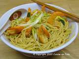 Bouillon de légumes aux nouilles chinoises et aux crevettes