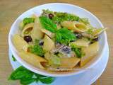 Pene Rigatoni aux champignons, petits pois, courgettes et olives Taggiasca, pesto à l'italienne