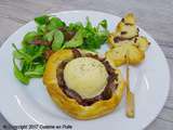 Tartelettes feuilletées oignons rouge, châtaignes et fromage Chavignol et ses petits sapins feuilletés à la tapenade