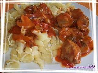 Sauté de dinde à la tomate et aux champignons
