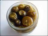 Cornichons aromatisés, confits au vinaigre, en conserve