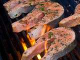 Saumon mariné au vin blanc et fines herbes, grillé au barbecue ou à la plancha