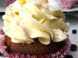 Cupcakes fourrés à la confiture topping crème au beurre à la meringue Suisse