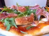 Pizza roquette-parme-mozzarella-figues