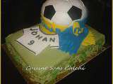 Gâteau d'anniversaire, terrain et ballon de foot