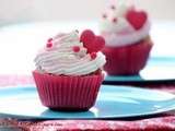 Cupcakes à la vanille, coeurs de fraise