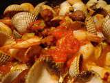 Cataplana de poulet avec des coques