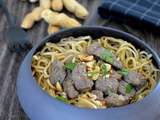 Wok de nouilles chinoises au Boeuf et aux Cacahuètes