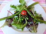 Salade printanière aux asperges vertes et petits pois frais
