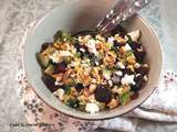 Salade de betterave, avocat, feta et noix et sa vinaigrette acidulée / Beetroot, avocado, feta and walnut salad