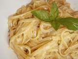 One pot pasta  : spaghetti à l'ail et au parmesan  en une cocotte 