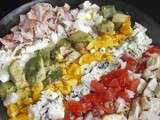 Salade américaine  cobb  pour le 4 juillet (Oeuf, avocat, tomate, poulet, oignon, bacon, roquefort, laitue)