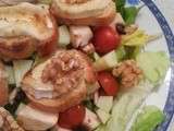 Salade de chèvre chaud, pomme et noix, vinaigrette au miel et vinaigre de balsamique