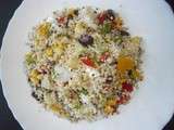Salade de quinoa - boulgour au fromage de chèvre, raisins secs, maïs, haricots rouges, poivron et tomates, vinaigrette au citron
