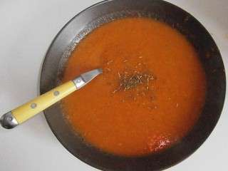 Soupe au chou blanc, à la tomate et aux épices