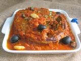 Darne de thon a la tomate câpres et olives noires