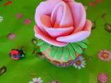 Cupcake à la rose et au pavot
