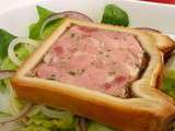 Pâté en croûte sur lit de salade verte truffée