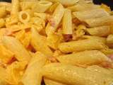 Salade de penne aux poivrons, lardons et curry