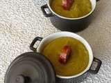 Velouté de pois cassés à la saucisse à cuire