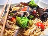 Sauté de bœuf aux brocolis, champignons & nouilles chinoises