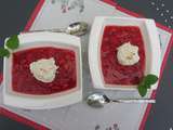 Soupe de fraises au porto et glace au lait d'amande