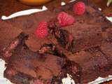 Brownie chocolat, caramel au beurre sale, framboises, feve de tonka