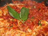 Linguine all'amatriciana, lardons, pecorino et sauce tomate epicee
