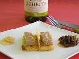 Foie gras mi cuit sur son pain perdu au vin blanc, accompagné de chips de parmesan et chutney oignons-olives