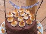 Gâteau au chocolat et meringue caramélisée (gâteau d'anniversaire)