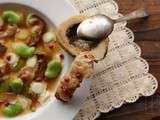 Bouillon de ravioles aux cèpes, fèves et os à moelle