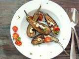 Petites aubergines grillées au four, feta, tomates confites et basilic
