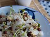 Riz sauté aux oignons et pousses de haricots adzukis