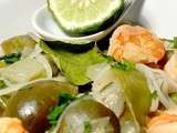 Bouillon thaï de légumes aux crevettes et combava