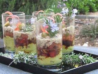Verrines de tapenade d'avocat, tomates et mousse de sardine