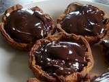 Tartelettes au chocolat au lait, éclats de caramel et pépites de nougat
