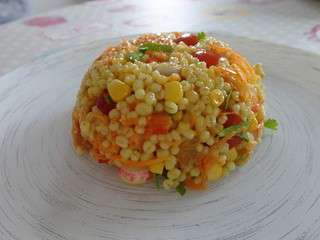 Salade d'orge perlée, raisins blonds et cumin