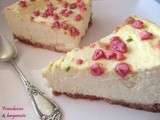 Cheesecake aux pralines roses, mangue et citron vert
