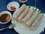 Rouleaux de printemps au saumon fumé et au bleuet