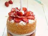 Mini victoria sponge cake aux amandes et aux fraises