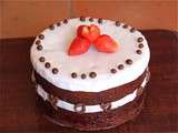 Gâteau d'anniversaire avec coeur