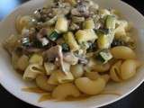 Pâtes aux champignons, courgette et concombre, sauce au saint Agur
