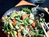 Salade gourmande au quinoa, pois chiche, avocat et abricots secs