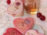 Biscuits en forme de coeur cerise confite et pâte d'amande