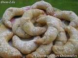 Croissants feuilletés avec de la pâte feuilletée déjà faite