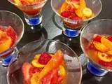 Nage de fraises et abricots au sirop vanillé