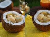 Salade de fruits en coque de noix de coco