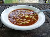 Délicieuse soupe de lentilles à la tomate