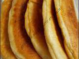Çig pide (pain frit salé , spécialité de Turquie)
