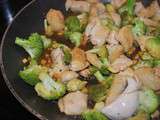 Pôélée à l’asiatique: poulet & brocolis